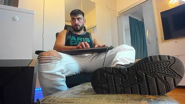 Snapshot of welcometo_hell chatting on 10/19/25, 08:09 welcometo hell online show from 10/19/25, 08:09