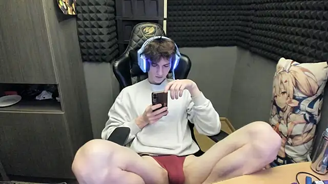 Snapshot of bambelbye chatting on 12/08/24, 04:04 bambelbye online show from 12/08/24, 04:04