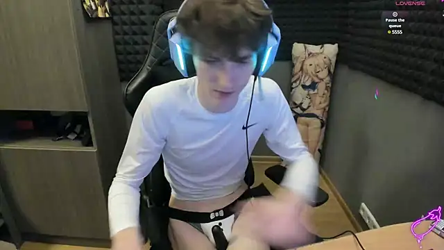 Snapshot of bambelbye chatting on 12/09/24, 03:54 bambelbye online show from 12/09/24, 03:54