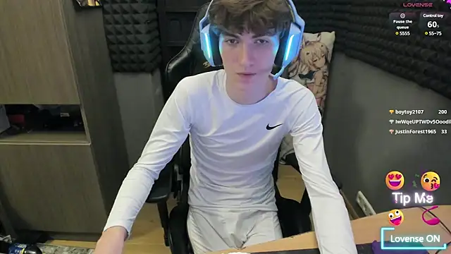 Snapshot of bambelbye chatting on 12/11/24, 10:06 bambelbye online show from 12/11/24, 10:06