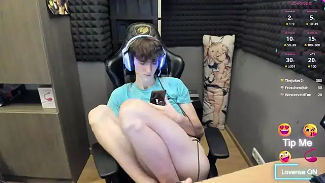 Snapshot of bambelbye chatting on 12/14/24, 08:08 bambelbye online show from 12/14/24, 08:08