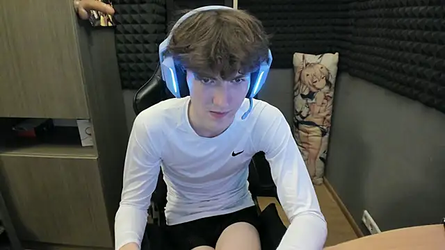 Snapshot of bambelbye chatting on 12/18/24, 08:57 bambelbye online show from 12/18/24, 08:57