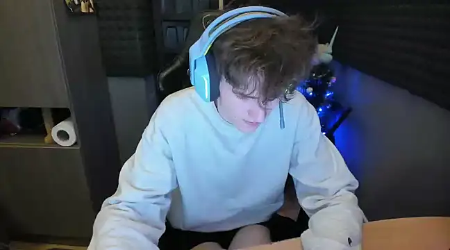 Snapshot of bambelbye chatting on 12/28/24, 03:59 bambelbye online show from 12/28/24, 03:59