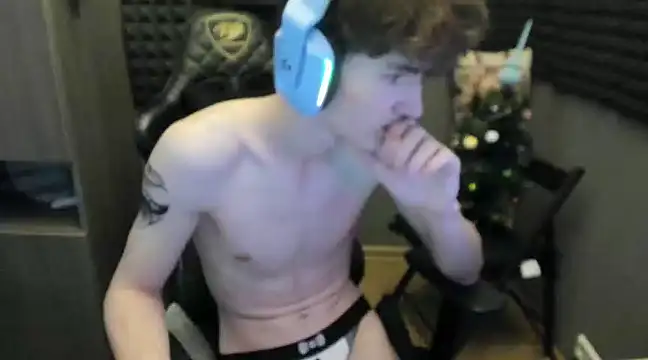 Snapshot of bambelbye chatting on 12/29/24, 12:12 bambelbye online show from 12/29/24, 12:12