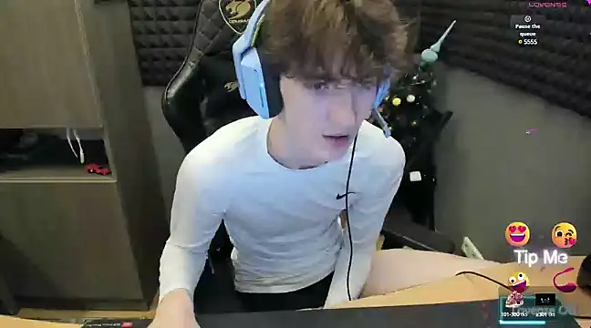 Snapshot of bambelbye chatting on 01/11/25, 04:14 bambelbye online show from 01/11/25, 04:14