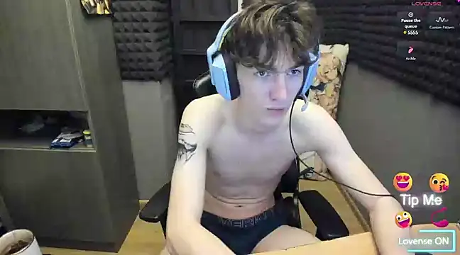 Snapshot of bambelbye chatting on 01/21/25, 12:04 bambelbye online show from 01/21/25, 12:04