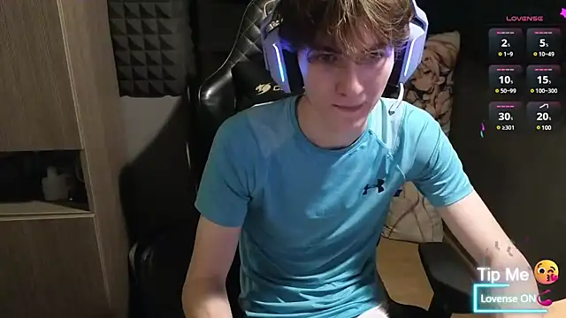 Snapshot of bambelbye chatting on 02/08/25, 04:25 bambelbye online show from 02/08/25, 04:25