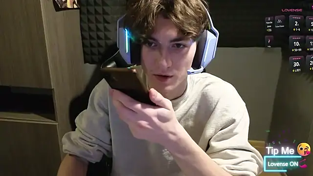 Snapshot of bambelbye chatting on 02/24/25, 06:47 bambelbye online show from 02/24/25, 06:47