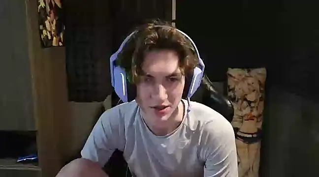 Snapshot of bambelbye chatting on 03/16/25, 10:09 bambelbye online show from 03/16/25, 10:09