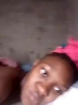 Snapshot of sexyfggal chatting on 10/06/25, 11:35 sexyfggal online show from 10/06/25, 11:35