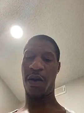 Snapshot of willywonka7793 chatting on 04/27/26, 11:14 willywonka7793 online show from 04/27/26, 11:14