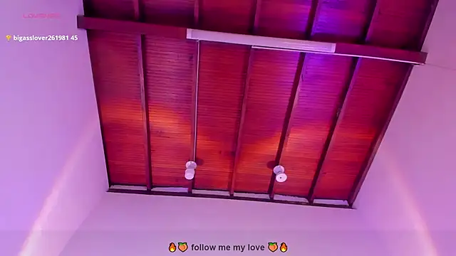 Snapshot of EmmaBecket2 chatting on 12/14/24, 09:40 EmmaBecket2 online show from 12/14/24, 09:40