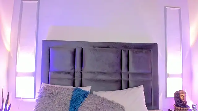 Snapshot of EmmaBecket2 chatting on 12/31/24, 06:59 EmmaBecket2 online show from 12/31/24, 06:59