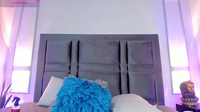 Snapshot of EmmaBecket2 chatting on 02/12/25, 09:52 EmmaBecket2 online show from 02/12/25, 09:52