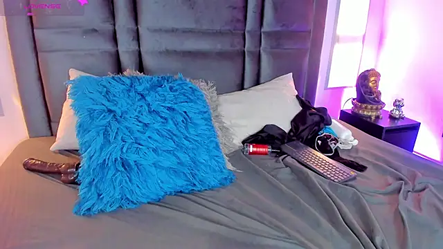 Snapshot of EmmaBecket2 chatting on 02/18/25, 09:32 EmmaBecket2 online show from 02/18/25, 09:32