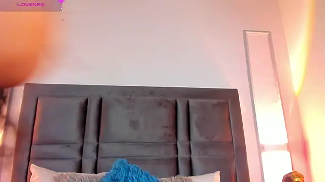 Snapshot of EmmaBecket2 chatting on 02/20/25, 05:01 EmmaBecket2 online show from 02/20/25, 05:01