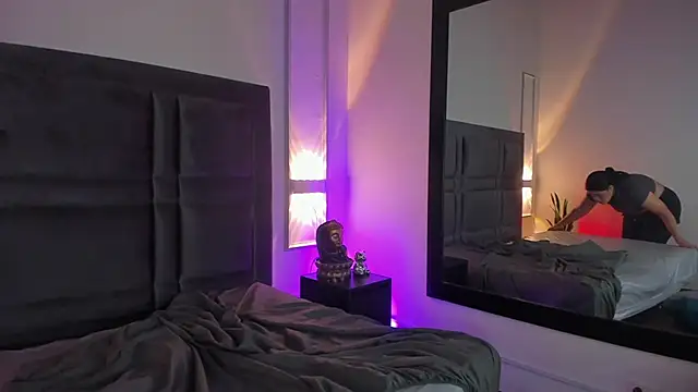 Snapshot of EmmaBecket2 chatting on 03/08/25, 03:28 EmmaBecket2 online show from 03/08/25, 03:28