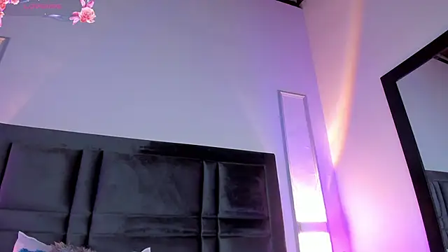 Snapshot of EmmaBecket2 chatting on 03/14/25, 07:37 EmmaBecket2 online show from 03/14/25, 07:37