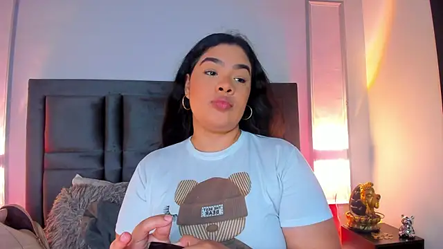 Snapshot of EmmaBecket2 chatting on 09/08/25, 08:08 EmmaBecket2 online show from 09/08/25, 08:08