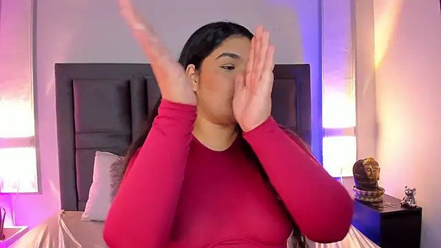 Snapshot of EmmaBecket2 chatting on 10/01/25, 01:17 EmmaBecket2 online show from 10/01/25, 01:17