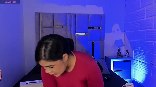 Snapshot of EmmaBecket2 chatting on 10/08/25, 12:14 EmmaBecket2 online show from 10/08/25, 12:14