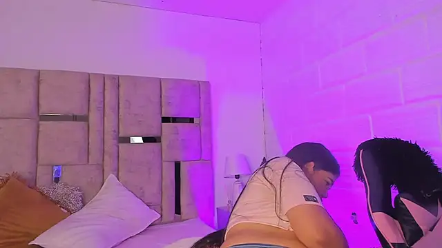 Snapshot of EmmaBecket2 chatting on 10/23/25, 03:50 EmmaBecket2 online show from 10/23/25, 03:50