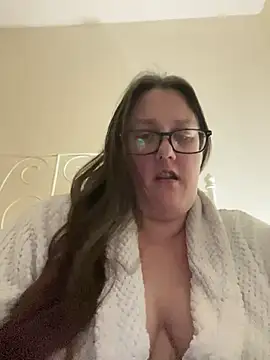 Snapshot of Foxy_Evie40XO chatting on 12/16/24, 05:33 Foxy Evie40XO online show from 12/16/24, 05:33