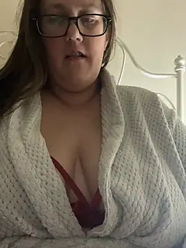 Snapshot of Foxy_Evie40XO chatting on 12/20/24, 08:34 Foxy Evie40XO online show from 12/20/24, 08:34