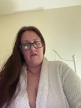 Snapshot of Foxy_Evie40XO chatting on 12/22/24, 06:04 Foxy Evie40XO online show from 12/22/24, 06:04