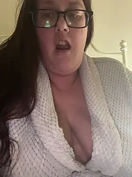 Snapshot of Foxy_Evie40XO chatting on 12/23/24, 06:58 Foxy Evie40XO online show from 12/23/24, 06:58