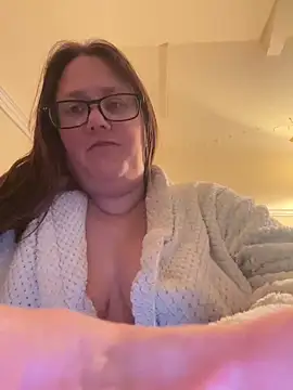 Snapshot of Foxy_Evie40XO chatting on 12/28/24, 04:09 Foxy Evie40XO online show from 12/28/24, 04:09