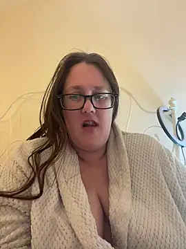Snapshot of Foxy_Evie40XO chatting on 03/03/25, 08:00 Foxy Evie40XO online show from 03/03/25, 08:00