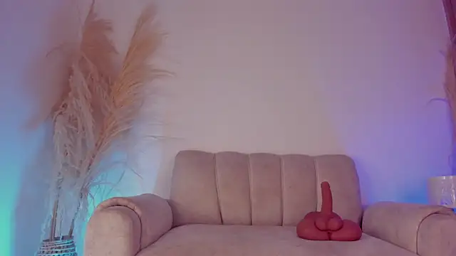 sara gwen online show from 10/10/25, 01:04