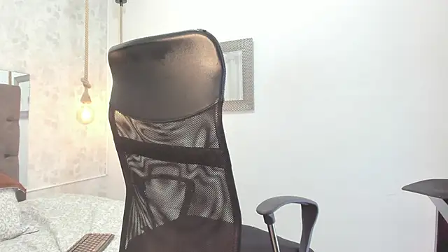 maddy cooper  online show from 12/04/24, 01:14