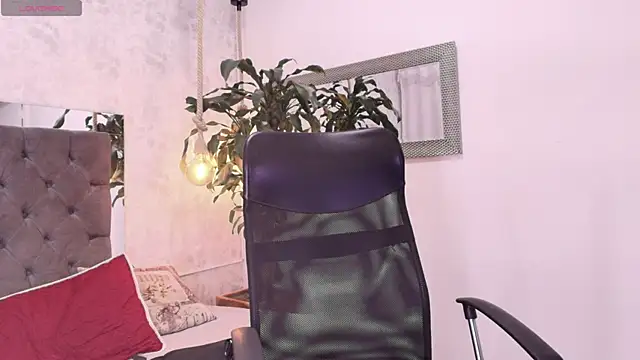 maddy cooper  online show from 12/29/24, 08:58