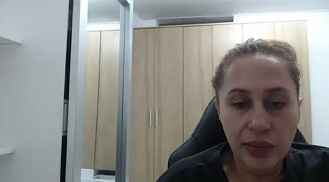 Snapshot of RoxanaLove9 chatting on 01/13/25, 01:13 RoxanaLove9 online show from 01/13/25, 01:13