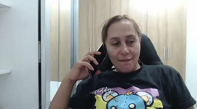 Snapshot of RoxanaLove9 chatting on 01/13/25, 04:28 RoxanaLove9 online show from 01/13/25, 04:28