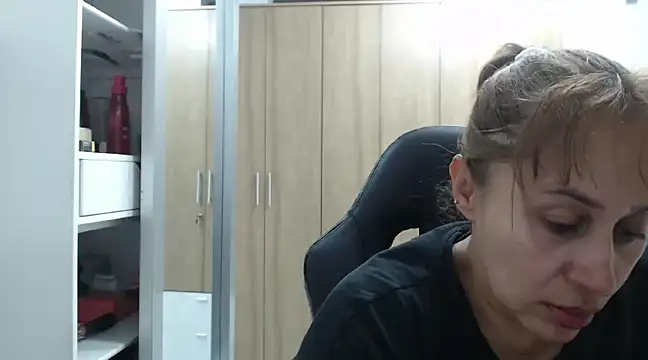 Snapshot of RoxanaLove9 chatting on 01/16/25, 01:27 RoxanaLove9 online show from 01/16/25, 01:27