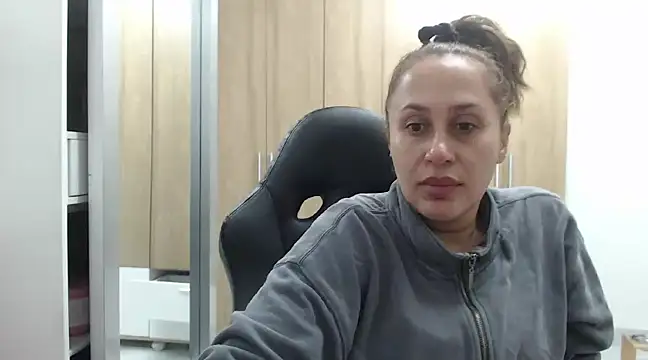 Snapshot of RoxanaLove9 chatting on 02/09/25, 03:43 RoxanaLove9 online show from 02/09/25, 03:43