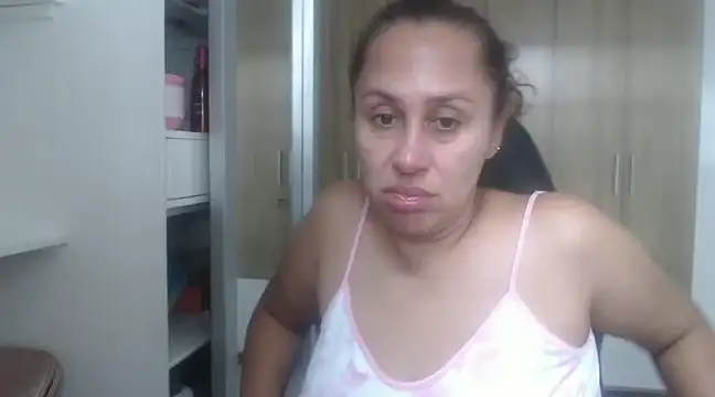 Snapshot of RoxanaLove9 chatting on 02/19/25, 09:14 RoxanaLove9 online show from 02/19/25, 09:14