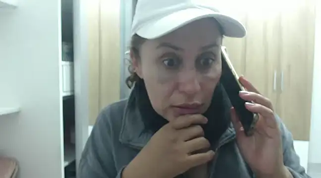 Snapshot of RoxanaLove9 chatting on 02/23/25, 03:56 RoxanaLove9 online show from 02/23/25, 03:56