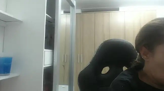 Snapshot of RoxanaLove9 chatting on 02/27/25, 01:48 RoxanaLove9 online show from 02/27/25, 01:48