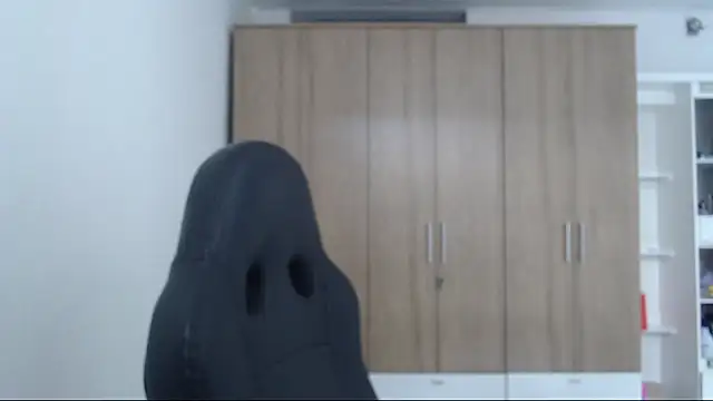 Snapshot of RoxanaLove9 chatting on 09/14/25, 06:29 RoxanaLove9 online show from 09/14/25, 06:29