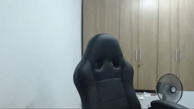 Snapshot of RoxanaLove9 chatting on 09/24/25, 11:52 RoxanaLove9 online show from 09/24/25, 11:52