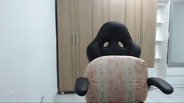 RoxanaLove9 online show from 11/08/25, 01:28