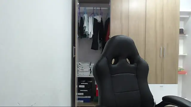 RoxanaLove9 online show from 02/18/26, 08:27