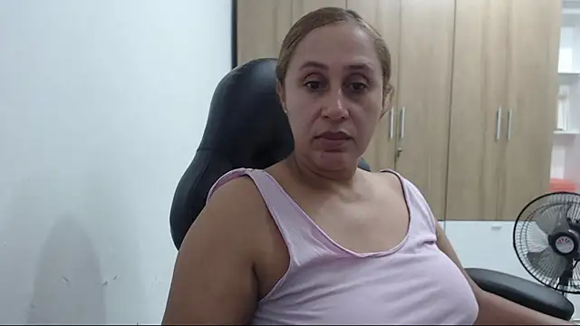 RoxanaLove9 online show from 04/13/26, 11:32