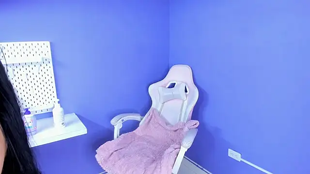 Annie9  online show from 10/04/25, 03:26