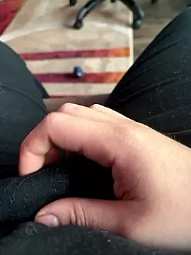 Snapshot of themasteer69 chatting on 12/03/24, 08:06 themasteer69 online show from 12/03/24, 08:06