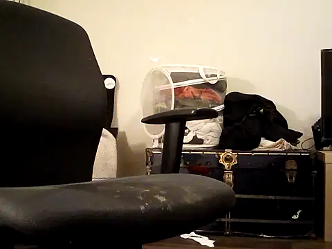 Snapshot of themasteer69 chatting on 02/18/25, 01:21 themasteer69 online show from 02/18/25, 01:21